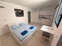 Gerakopetra Studio - B&B Adamantas