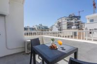 BnBNova - Lovely Saint Julian 3BR 2BA with Terrace - Chambres d'hôtes San Ġiljan