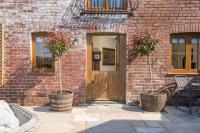 Gablebach - Luxury Cottage with Outdoor Bath House - B&B Llangadog