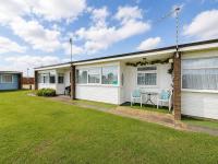 Lovely Chalet Nearby Hemsby Beach In Norfolk Ref 83070S - B&B Hemsby