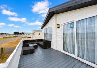 Beautiful 8 Berth Lodge For Hire At Kessingland Beach In Suffolk Ref 90012Td - B&B Benacre