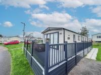 Stunning 8 Berth Caravan With Decking At Kessingland Beach Ref 90017D - B&B Benacre