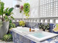 KIT-TI's Art Home - Modern Classic 3BR Townhome in Sukhumvit - Ferienwohnung Bangkok