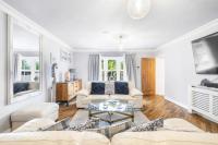 5 Bed Farmhouse with Free Parking & Gym - Ferienwohnung Swansea