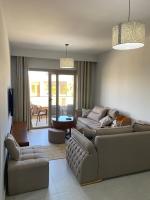 2 Bedrooms Luxury Apartment in Palm Hills New Alamein, Lagoon, Pools, and Beach Access - for Families and Married Guests - Bed and Breakfast El Alamein
