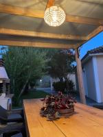 Dreibettzimmer mit Gartenblick