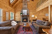 Retreat w Hot Tub Fire Pit Pool Table Foosball - Chambres d'hôtes Sevierville