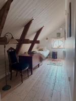 Single Room with Shared Bathroom