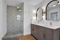 Bubble on Bowie - Mins to Main Hot Tub & Fire Pit - B&B Fredericksburg