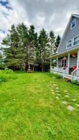 Cozy Ocean Retreat 2 Min Walk to Surf - B&B Eastern Passage