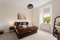 Family-Friendly 3BR HomeParkingSleeps 5Broxburn - B&B Broxburn