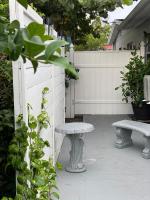 Modern Private Studio Near Tampa Airport - Bed and Breakfast Tampa