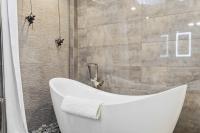 Hollywood Hills 4BR City View Home by Colby and Conrad - Ferienwohnung Los Angeles