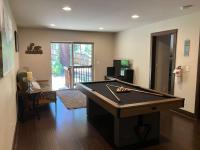 New Home in Coveted Location with Backyard - 10 Minutes to Ski Slopes Beach - Chambres d'hôtes South Lake Tahoe