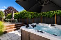 Family House With Hot Tub And Parking Christchurch - B&B Christchurch