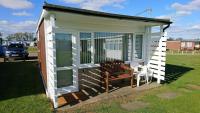 Pet Friendly, Detached Chalet - Bed and Breakfast Great Yarmouth