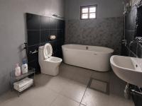 Jus Hub Corner A Family Friendly 2-Bedroom Apt - Chambres d'hôtes Roxas City