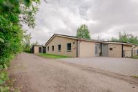Ferienhaus Deluxe, direkt am See, mit hauseigener Panorama Außensauna, zwei Badezimmern, Tretboot, Kamin, in direkter nähe zum Kinderspieleparadies sowie Reit- und Ponyhof, 1 bis 8 Personen - Chambres d'hôtes Twist