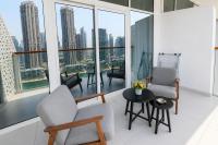 Panoramic Burj Khalifa and Canal View - B&B Dubai