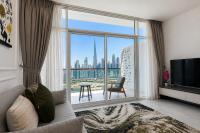 Panoramic Burj Khalifa and Canal View - B&B Dubai
