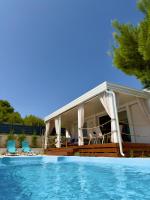 Salvia Beachside Homes with Private Pools - B&B Neviđane
