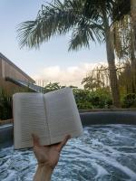 Romantic Retreat with Hot Tub Glasshouse and Ensuite - B&B Auckland