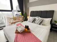 Georgetown Urban Family & Baby-Friendly Home with Skypool Seaview - Chambres d'hôtes Jelutong