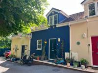 Cosy Blue Riverside Bristol Home - B&B Bristol