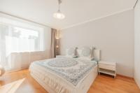 Sunrise Apartment Liepāja - 450 m to Beach - Ferienwohnung Liepāja