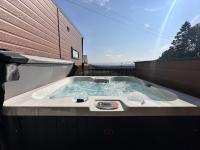 3 - Castle View Pod with Hot Tub - B&B Llandudno Junction