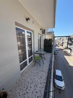OCEAN VISTA Beachfront Apartment Near Airport-B4 - Chambres d'hôtes Artémida