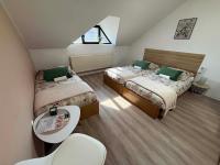 Chambre Triple avec Salle de Bains Commune