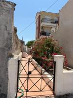 Cozy & Stylish Apartment - Steps from the Market - Ferienwohnung Mytilini