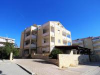 Apartments Party Novalja - B&B
