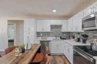 The Avenue F Getaway Modern 3BR by Downtown - Bed and Breakfast Dallas