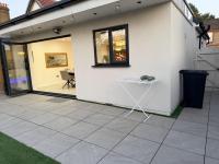 Stay Nest London|Modern Holiday Home - Bed and Breakfast Uxbridge