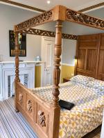 King-Size Four-Poster Room