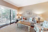 Second-floor condo with balcony shared outdoor pool central AC - B&B Hilton Head