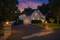 Luxury 5BR Retreat - Hot Tub - Game Room - 2 Fire Pits - Ferienwohnung East Stroudsburg