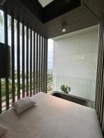 Family 2 bedroom apartment with sea and mountain view at Vehha, Hua Hin, 18th floor, hotel service, Vana Nava water park special offer - Chambres d'hôtes Hua Hin