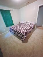 Pet friendly,king beds,fully fenced ,3 bedroom - B&B Oklahoma City