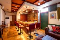 Retro-style coffee house and guesthouse-3 floors-Entire building available for rent-suitable for 9 people-Parking available-pets allowed-Mahjong - Ferienwohnung Okayama