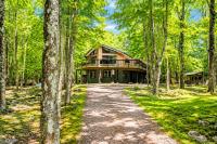Lakeview Escape with Hot Tub, lake, & Ski - B&B Lake Harmony