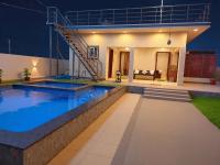 Sea pearl villa a two bedroom with pool - B&B Chīrāla