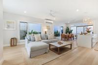Basalt Beach House - Bed and Breakfast Bargara