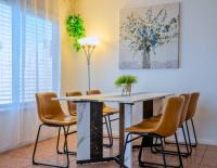 Stylish 3-Bedroom Las Vegas Getaway with Amenities - B&B Las Vegas