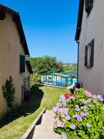 Charmante petite maison entre ville et campagne avec piscine - Chambres d'hôtes Figeac