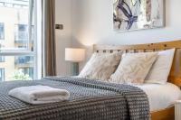 Grover Court - Modern Stay with Free Gated Parking & WiFi - B&B Kings Langley