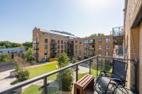 Grover Court - Modern Stay with Free Gated Parking & WiFi - B&B Kings Langley