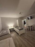 Modernes 1-Zimmer-Apartment mit 3 Einzelbetten, WLAN & Parkplatz nähe Bremen - Chambres d'hôtes Schwanewede